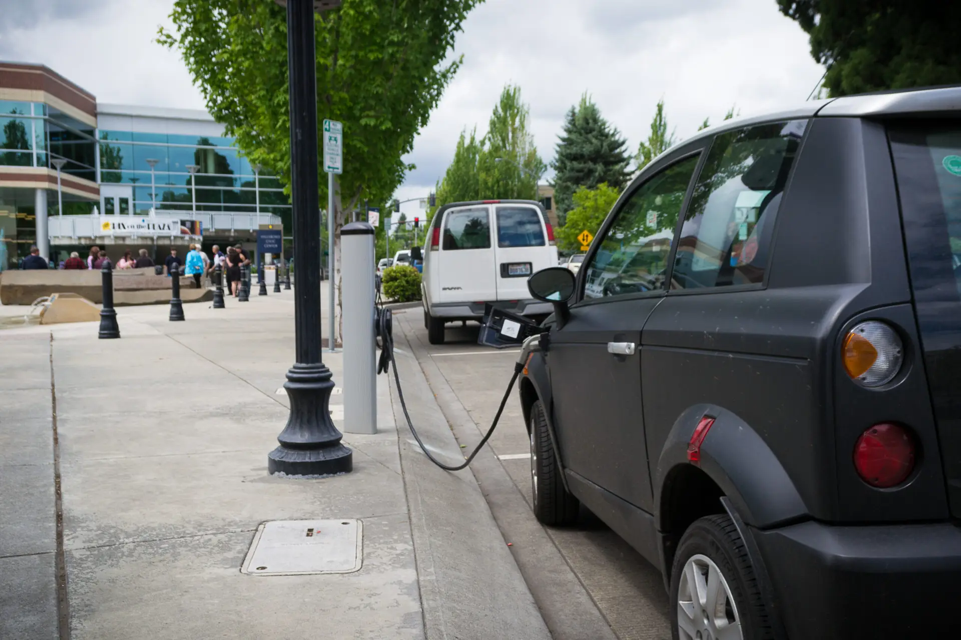 Michigan Democrats Want to Require All Homes to Have Electric Vehicle Charging Stations